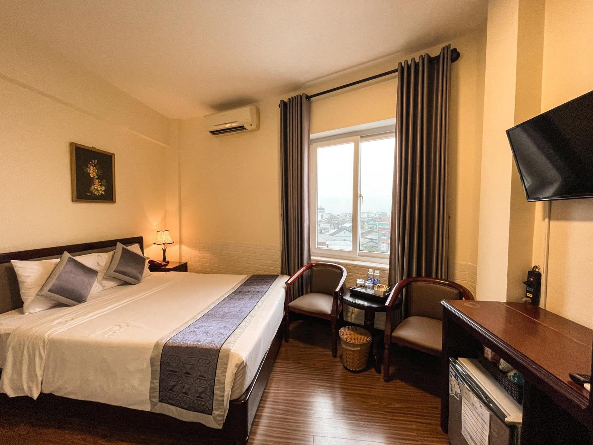 Baly Hotel Hue Exterior foto