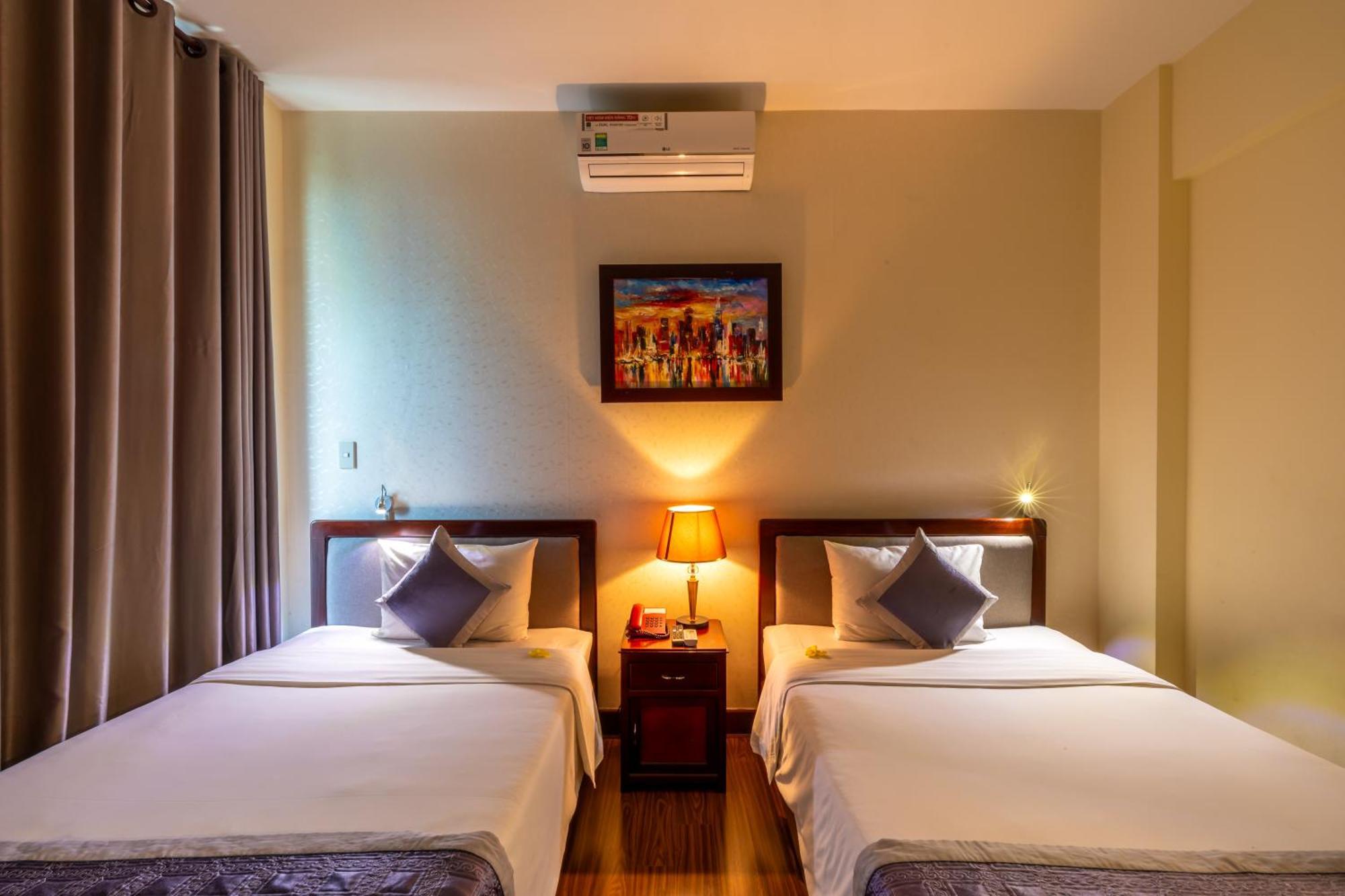 Baly Hotel Hue Exterior foto